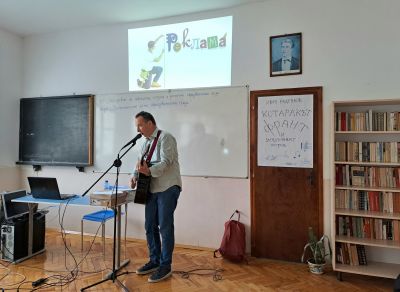 Вълнуваща среща на учениците на Първо училище с писателя Иван Раденков и неговата книга-мюзикъл "Котаракът Франт и загадъчният остров" 12