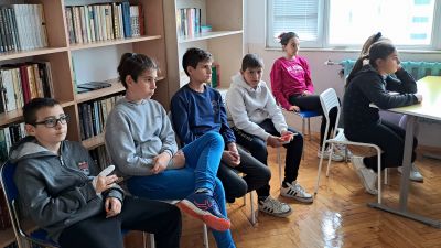 Вълнуваща среща на учениците на Първо училище с писателя Иван Раденков и неговата книга-мюзикъл "Котаракът Франт и загадъчният остров" 16