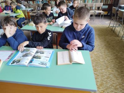 Бинарен урок в Библиотека "Йордан Радичков" с четвъртокласнииците на Първо училище 10