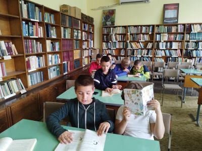 Бинарен урок в Библиотека "Йордан Радичков" с четвъртокласнииците на Първо училище 3