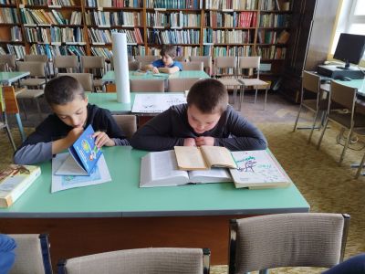Бинарен урок в Библиотека "Йордан Радичков" с четвъртокласнииците на Първо училище 5