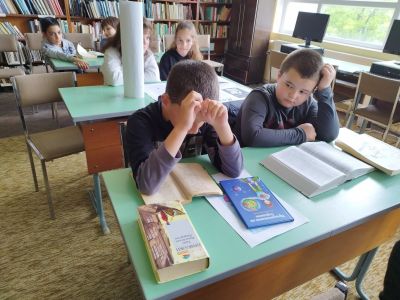 Бинарен урок в Библиотека "Йордан Радичков" с четвъртокласнииците на Първо училище 7