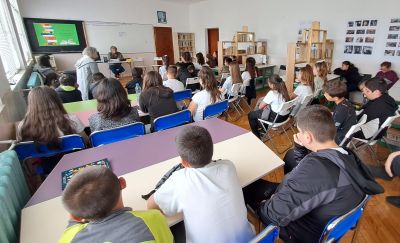 Среща с Константин Петров в училищната библиотека 2