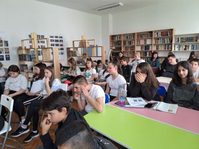 Среща с Константин Петров в училищната библиотека 7