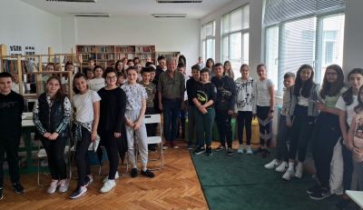 Среща с Константин Петров в училищната библиотека 9