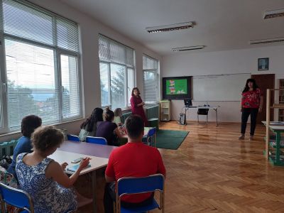 Обучение в библиотеката на Първо основно училище със специалиста по библиотекознание и библиография Татяна Попова - 1 ОУ Никола Й. Вапцаров - Берковица